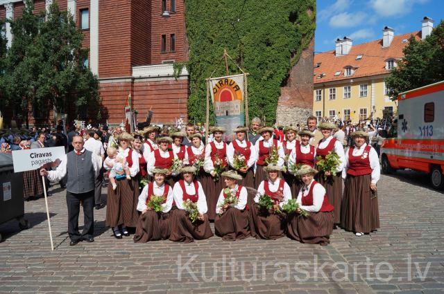 Cīravas pagasta jauktias koris Dziesmu svētkos Rīgā 2013.gada jūlijā